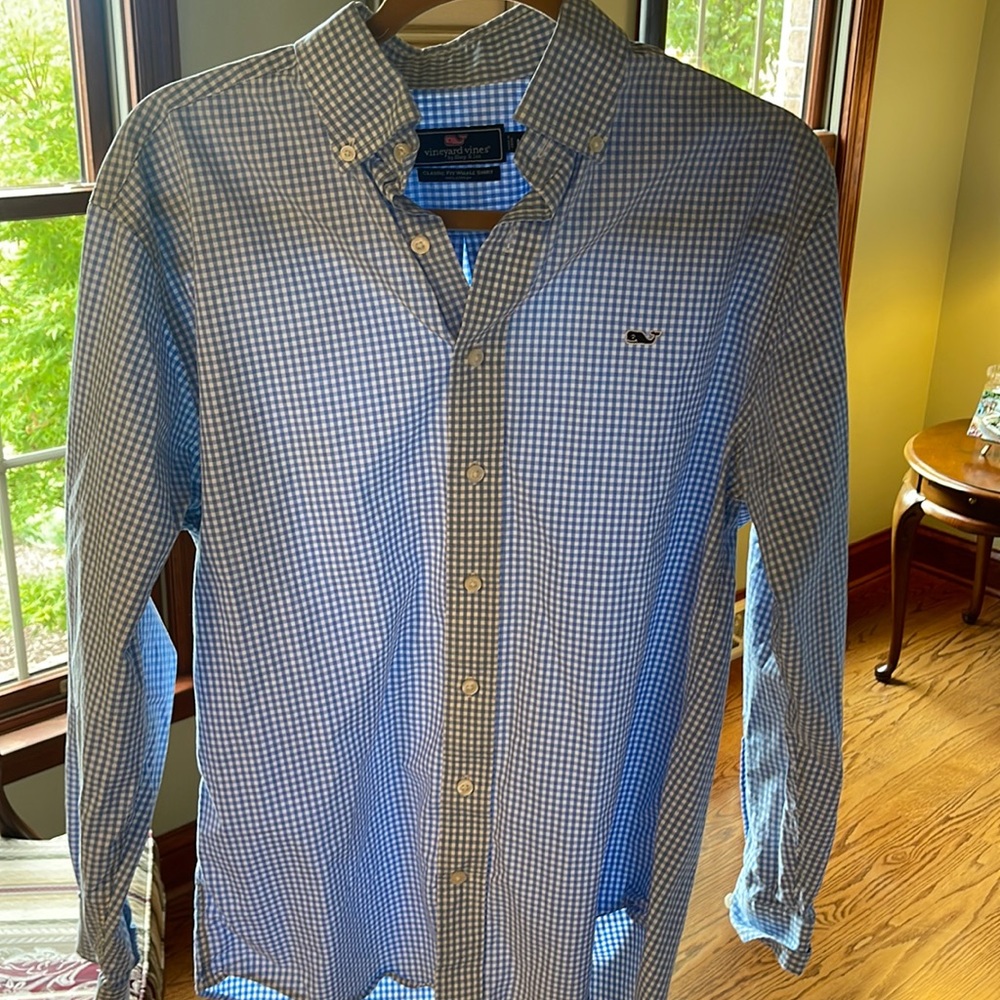 Vineyard Vines Medium blue button down shirt